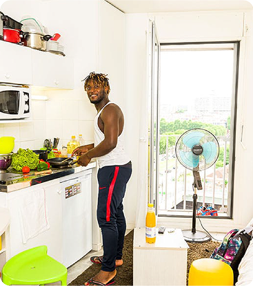 Jeune dans son logement